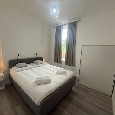 Spacious 2 Bedroom Flat In Heart Of London!